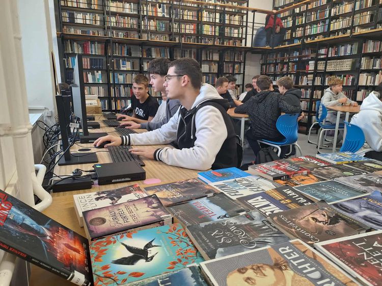 Új könyvtár a Dériben