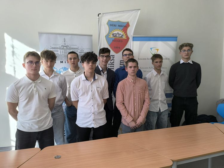 Csatlakozás a Versfolyamhoz